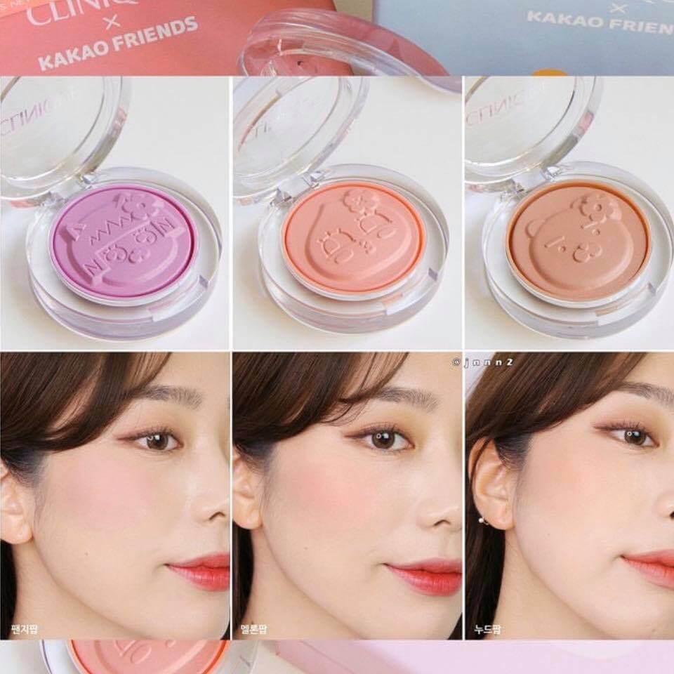 CLINIQUE Cheek Pop X Kakao Friends #05 Nude Pop 3.5 g  บลัชออนคุณภาพ Cheek Pop จาก Clinique ด้วยเทคโนโลยีลิขสิทธิ์เฉพาะ Cheek Pop ได้รับการพัฒนาจากของเหลวเนื้อเนียน ซึ่งถูกแปรรูปโดยกระบวนการอบอย่างช้าๆ จนกลายเป็นแป้งที่มีความโดดเด่น ให้พวงแก้มสวยเนียนติดทนผิว มอบเนื้อเบาและเนียนเรียบเมื่อสัมผัส เผยลุคสดใส ดูสุขภาพดีแบบมีเลือดฝาด 